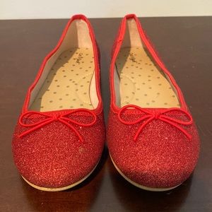 Girls red ruby slippers. Perfect for your Wizard of Oz performance.